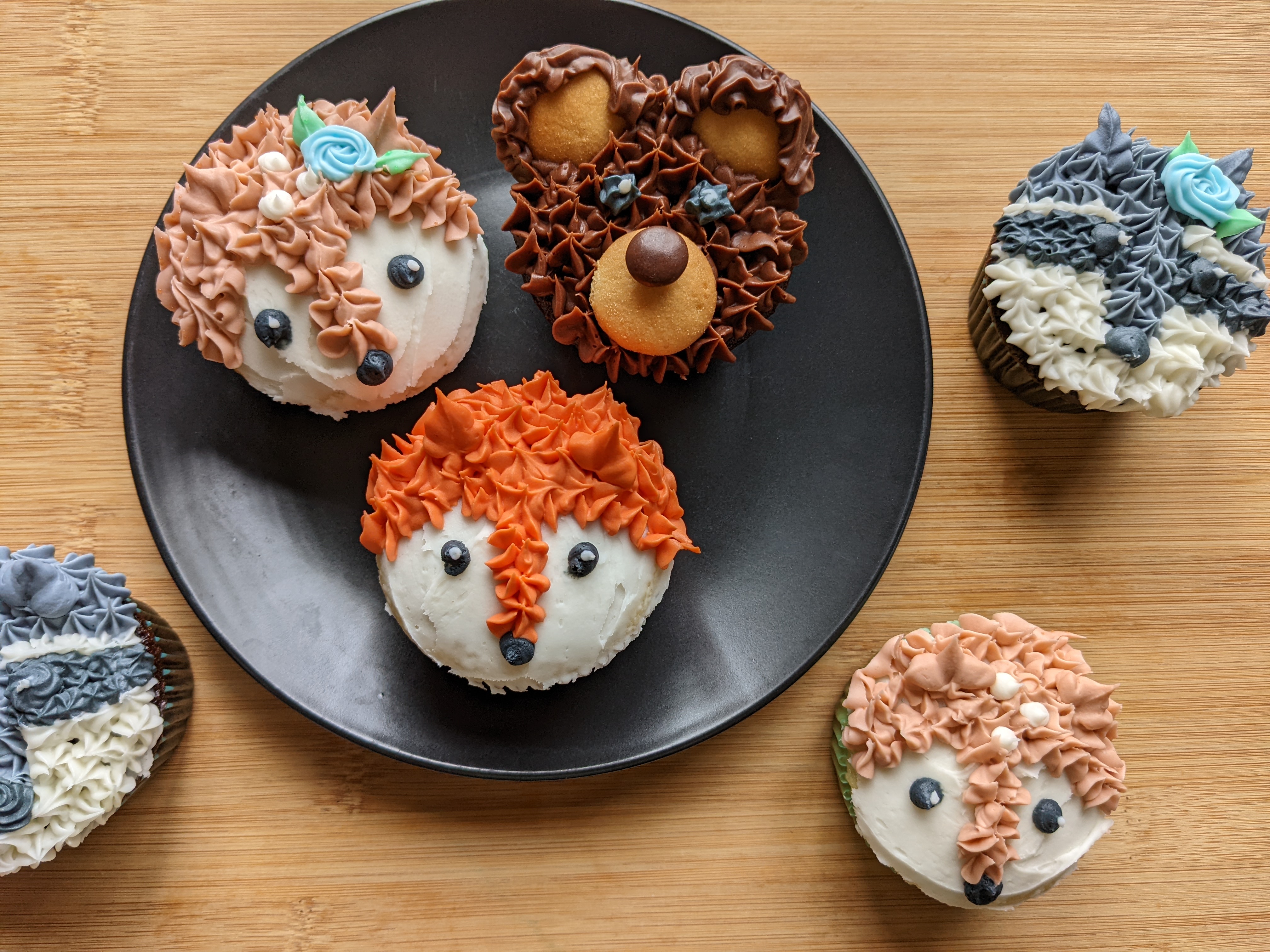 Guests piping royal icing at a Southern Belle decorating class